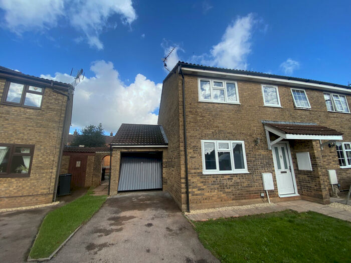 3 Bedroom Semi-Detached House To Rent In Pinecrest Way, Bream, GL15