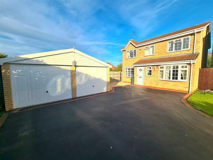 4 Bedroom Detached House For Sale In Close, Horeston Grange