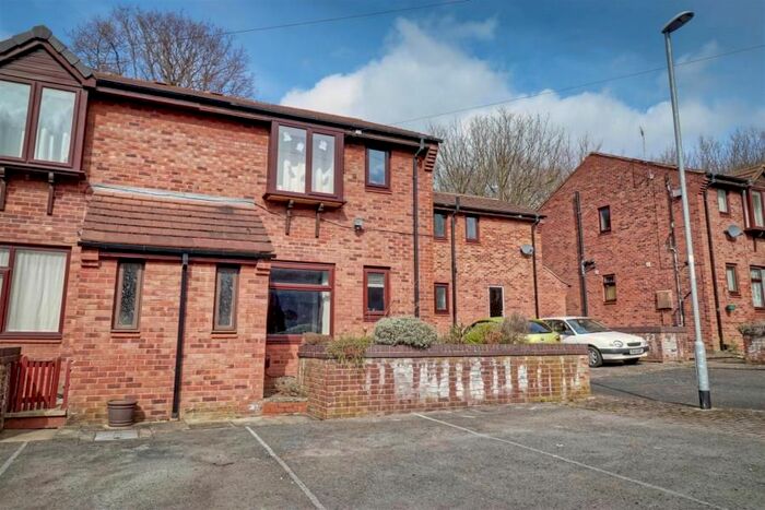 1 Bedroom Flat To Rent In Walesby Court, Leeds, LS16