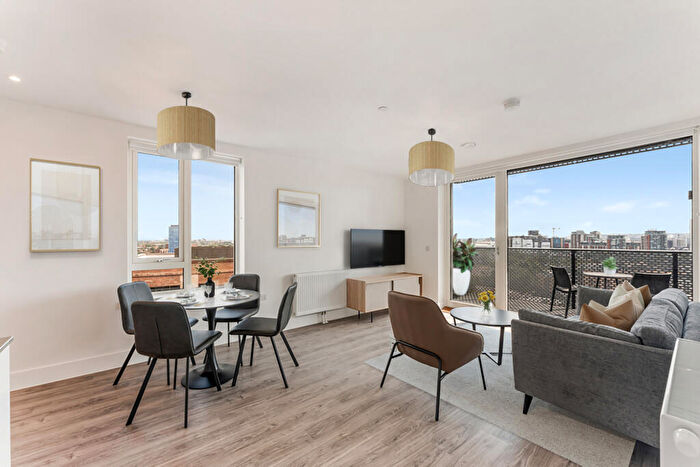 2 Bedroom Apartment To Rent In Fortunes Dock, Canning Town London, E16