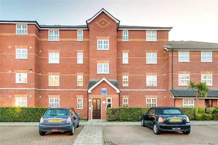 2 Bedroom Flat To Rent In Massingberd Way, London, SW17