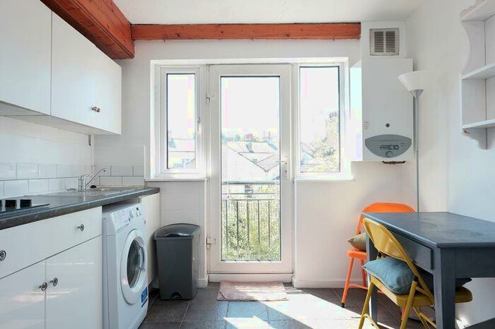 3 Bedroom Flat To Rent In Park Crescent Place, Brighton, BN2