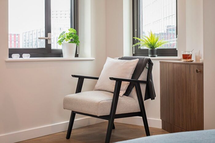 Studio To Rent In College Road, London, CR0