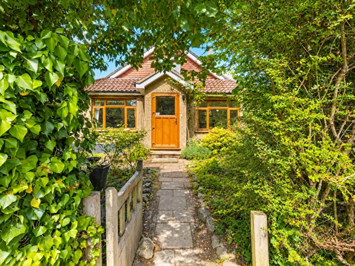 3 Bedroom Detached House For Sale In Strathcona Avenue, Effingham, KT23