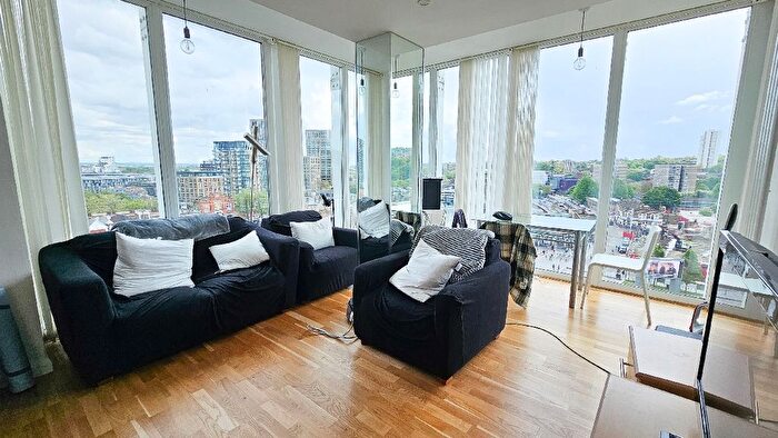 2 Bedroom Flat To Rent In Greens End, London, Woolwich, SE18