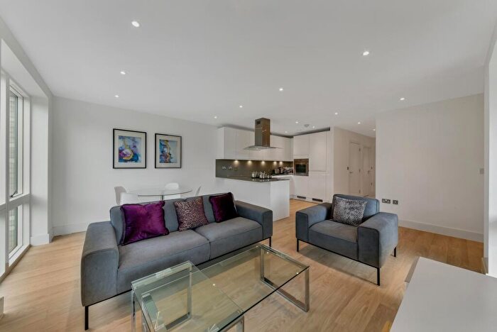 2 Bedroom Flat To Rent In Lakeside Drive, Park Royal, London, NW10