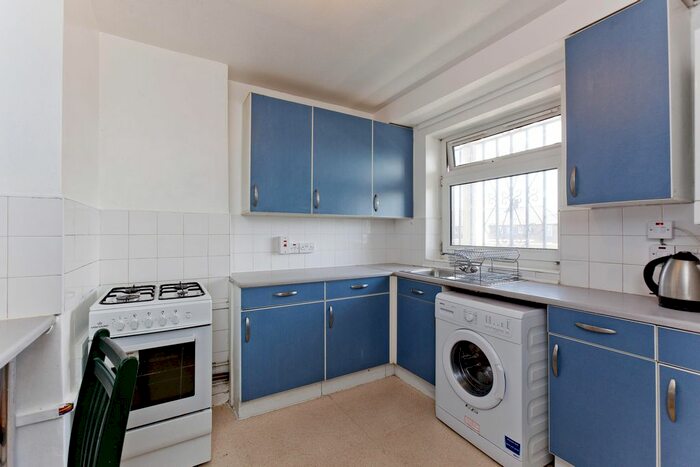 3 Bedroom Flat To Rent In Gale Street, London, E3