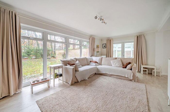 4 Bedroom Detached House For Sale In Redwood Drive, Camberley, GU15