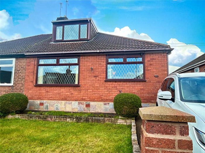 2 Bedroom Bungalow For Sale In Teasdale Close, Chadderton, Oldham, Greater Manchester, OL9