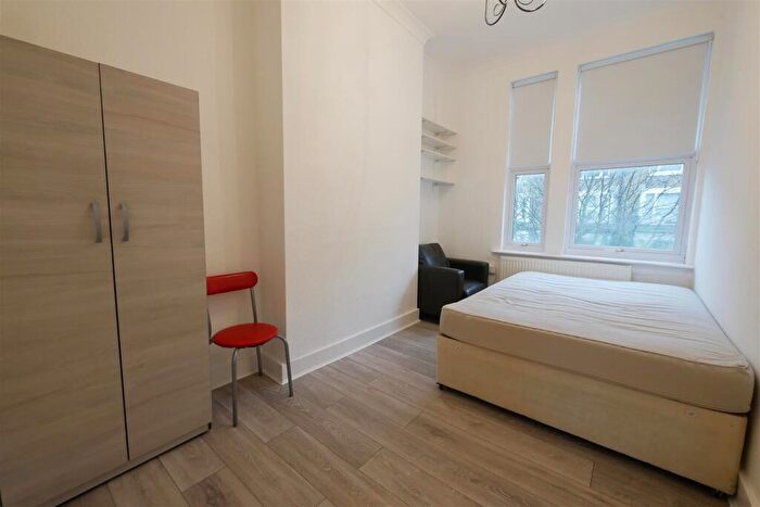 2 Bedroom Apartment To Rent In Somerfield Road, London, N4