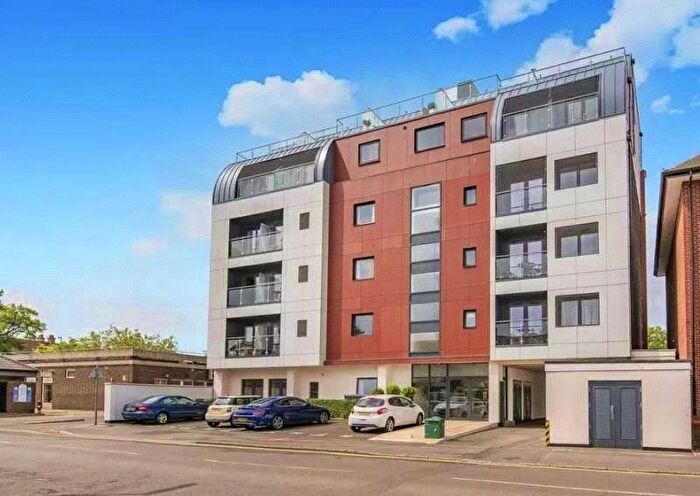 1 Bedroom Flat To Rent In Lavender Park Road, West Byfleet, Surrey, KT14