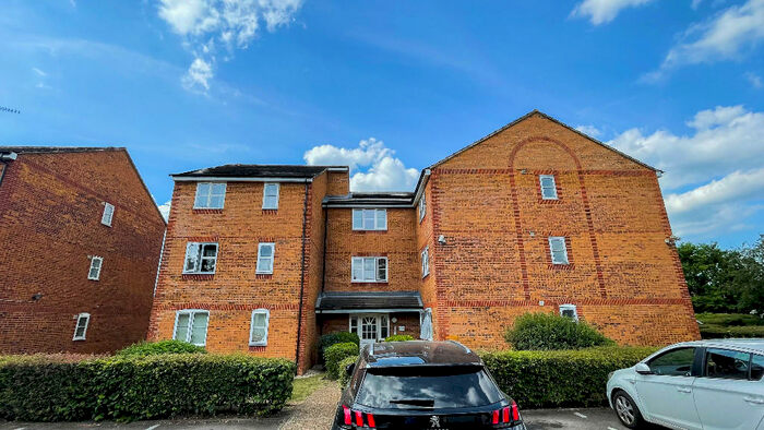 1 Bedroom Flat To Rent In Mullards Close, Mitcham, Surrey, CR4