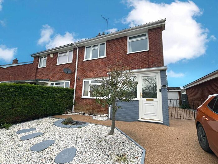 3 Bedroom Semi-Detached House For Sale In Fairview Drive, Chatteris, PE16