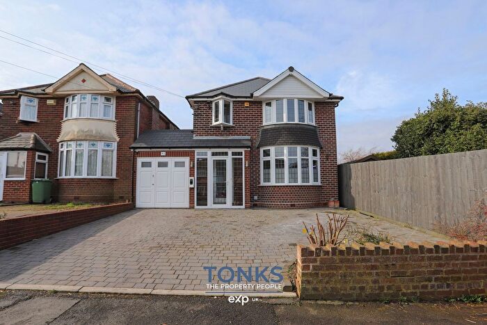 3 Bedroom Detached House For Sale In Summerfields Avenue, Halesowen, B62