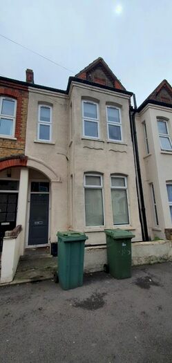 1 Bedroom Flat To Rent In Bingley Road, Canning Town, E16