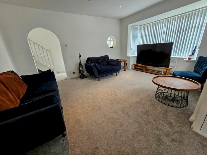 5 Bedroom Detached House To Rent In Hillingdon Road, Manchester, M45