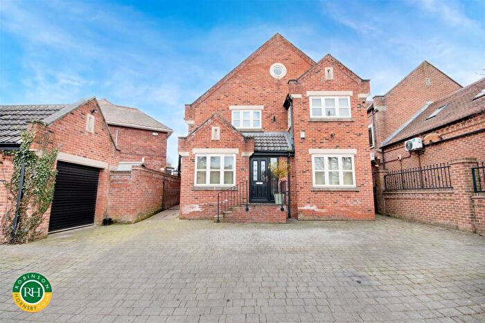 5 Bedroom Detached House For Sale In Doncaster Road, Braithwell, Rotherham, S66