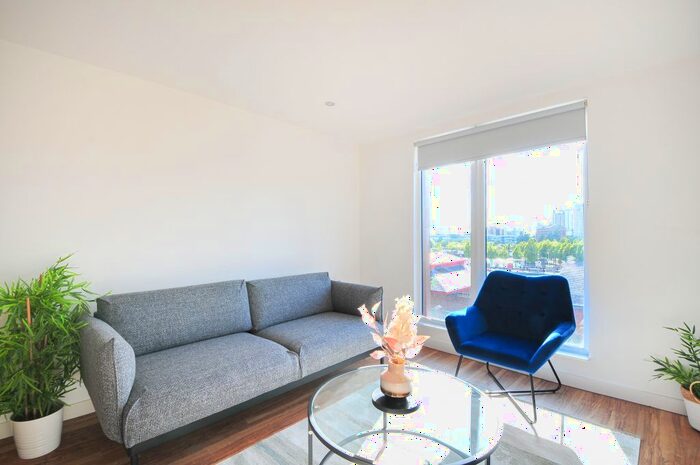 2 Bedroom Flat For Sale In Elmira Way, Salford, M5