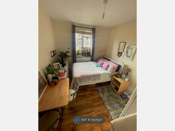 4 Bedroom Flat To Rent In Lancaster Court, London, SW6