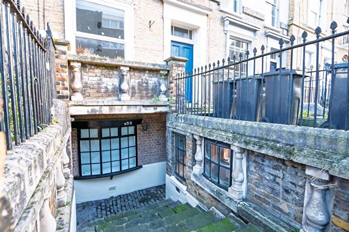 1 Bedroom Flat For Sale In Windmill Street, Gravesend, DA12