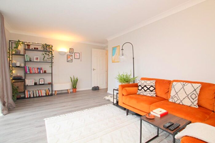 2 Bedroom Flat To Rent In Beverley Mews, Crawley, West Sussex., RH10