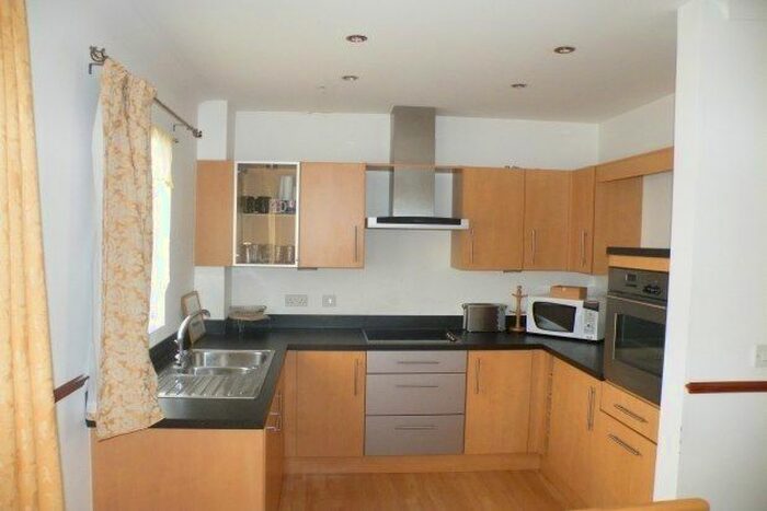 3 Bedroom Town House To Rent In Castle Quay Close, Nottingham NG7