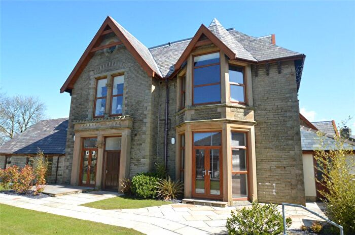 2 Bedroom Apartment To Rent In Craigmore Court, Whalley Road, Accrington, Lancashire, BB5