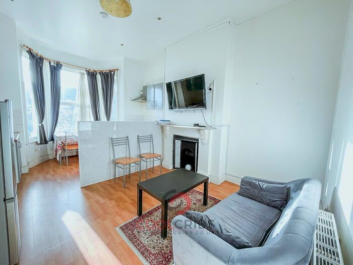 1 Bedroom Flat To Rent In Claremont Road, Cricklewood, London, NW2