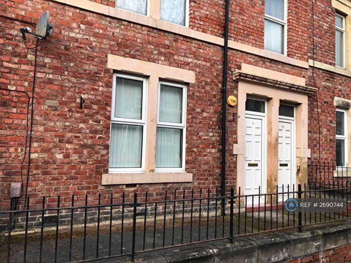 2 Bedroom Flat To Rent In Rodsley Avenue, Gateshead, NE8