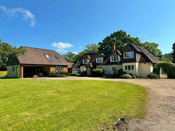 4 Bedroom Detached House To Rent In Old Calmore, SO40