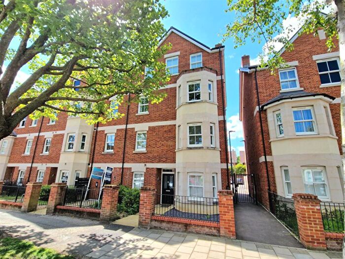 2 Bedroom Apartment For Sale In Warwick Avenue, Bedford, MK40