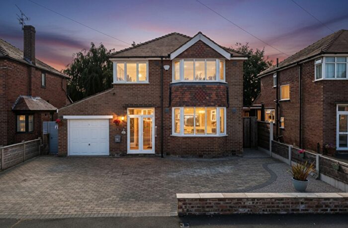 3 Bedroom Detached House For Sale In Drayton Drive, Stockport, SK8