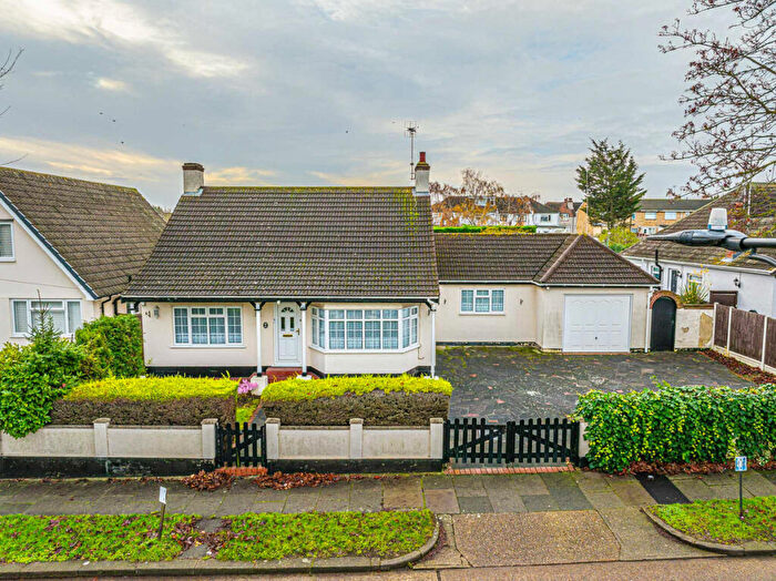 2 Bedroom Detached Bungalow For Sale In Briarwood Drive, Leigh-on-sea, SS9