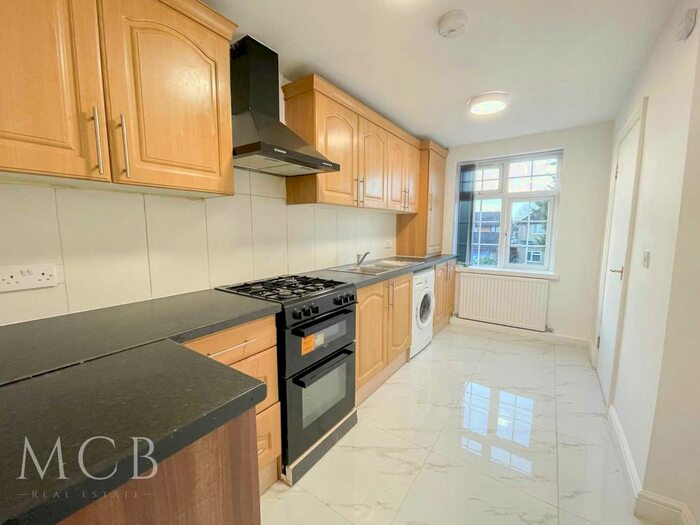 1 Bedroom Flat To Rent In The Drive, Slough SL3