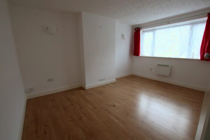 2 Bedroom Flat To Rent In Lee High Road, London, SE13