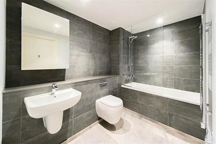 2 Bedroom Apartment To Rent In Laurence Place, Embankment West, M3
