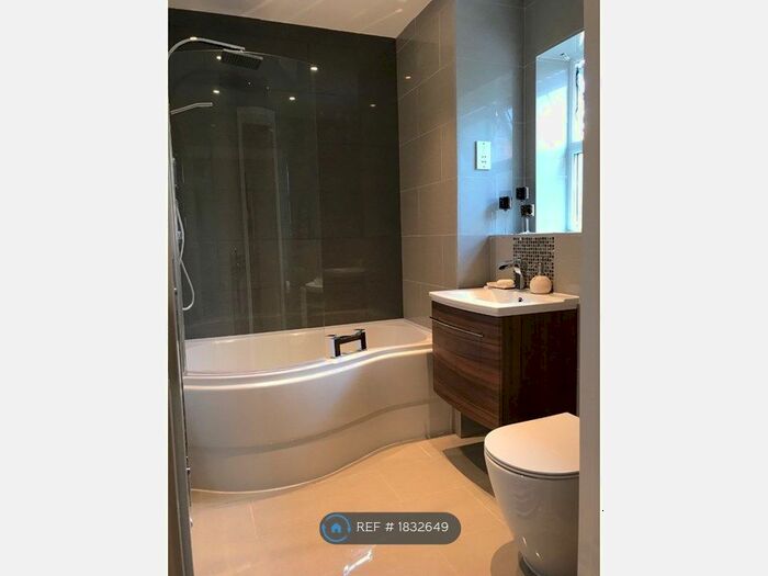 2 Bedroom Flat To Rent In Creed Way, West Bromwich, B70