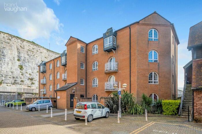 1 Bedroom Flat To Rent In Mariners Quay, Brighton Marina Village, Brighton, BN2
