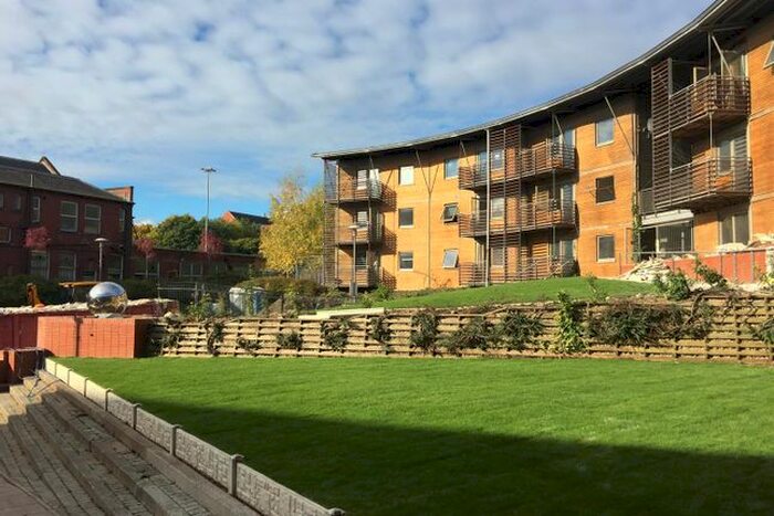 2 Bedroom Flat To Rent In North Street, Leeds, LS2