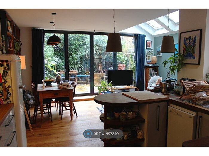 2 Bedroom Flat To Rent In High Street, London, SE20