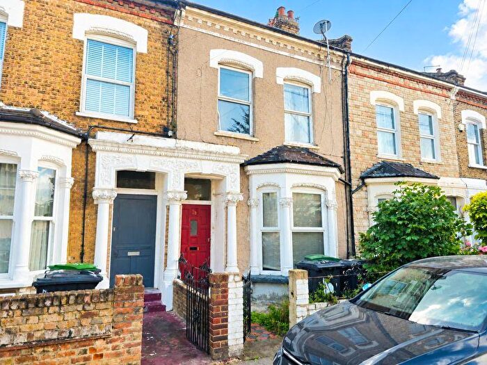 2 Bedroom Apartment For Sale In Newlyn Road, Tottenham, N17