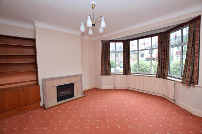 5 Bedroom House To Rent In Byron Avenue, London, E18