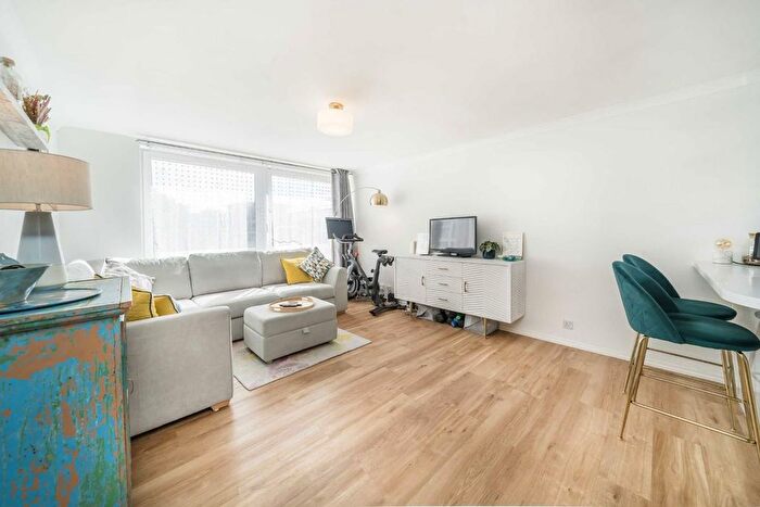 2 Bedroom Flat For Sale In Bevill Allen Close, Tooting, SW17