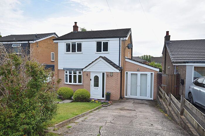 3 Bedroom Link Detached House For Sale In Kenilworth Road, Macclesfield, SK11
