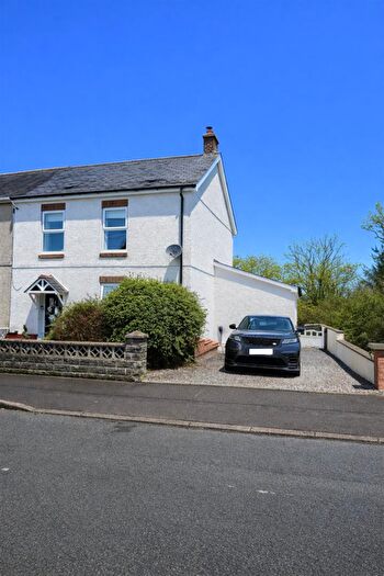 3 Bedroom End Of Terrace House For Sale In Heol Y Felin, Ammanford, SA18