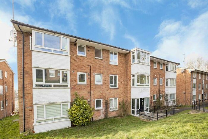 2 Bedroom Flat To Rent In Marston Way, London, SE19