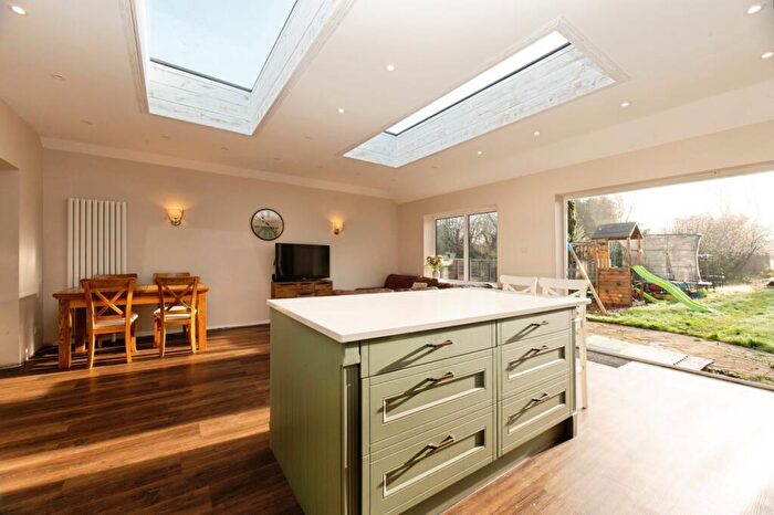 4 Bedroom Bungalow For Sale In Cannon Grove, Fetcham, Leatherhead, Surrey, KT22