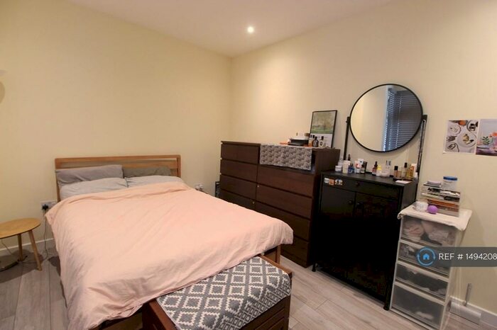 2 Bedroom Flat To Rent In Elthorne Road, London, N19