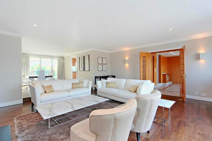 3 Bedroom Flat To Rent In Princes Gate, London, SW7