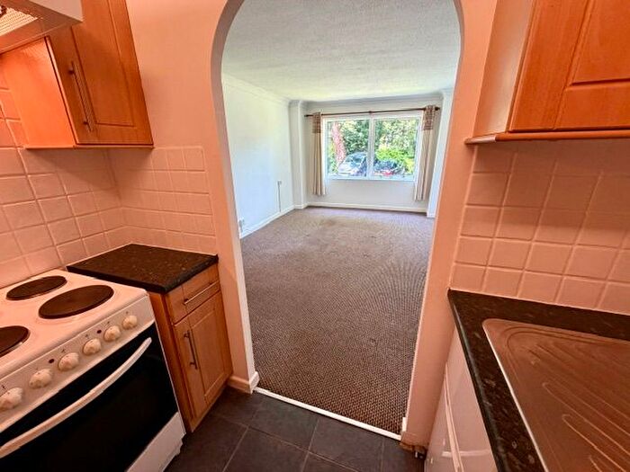1 Bedroom Flat To Rent In Wimborne Road, Bournemouth, BH2